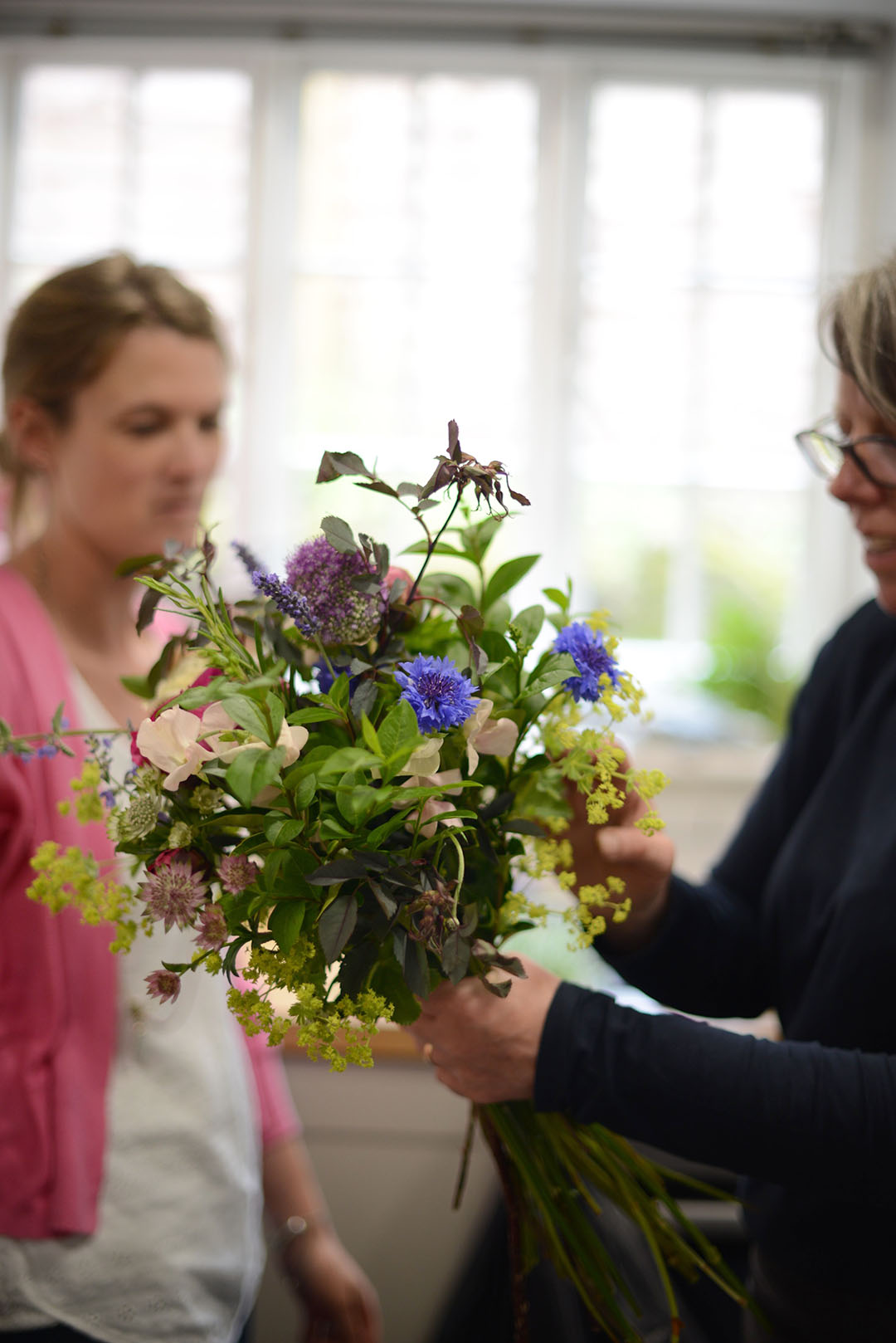 florist marion mcburney teaches how to make a hand-tied bouquet