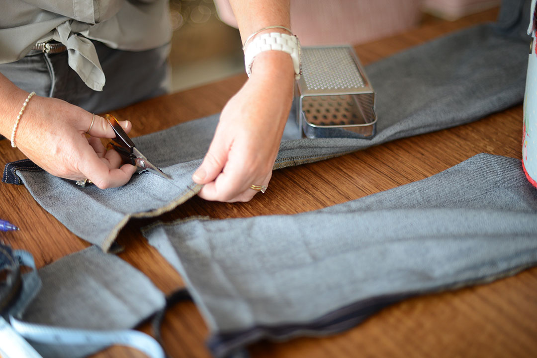 diy raw denim hem by sara delaney for notes from a stylist blog