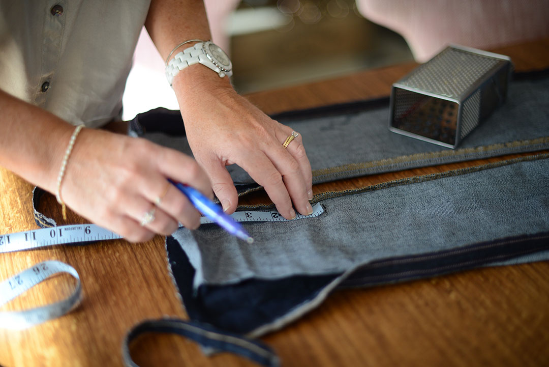 diy raw hem jeans by sara delaney for notes from a stylist blog