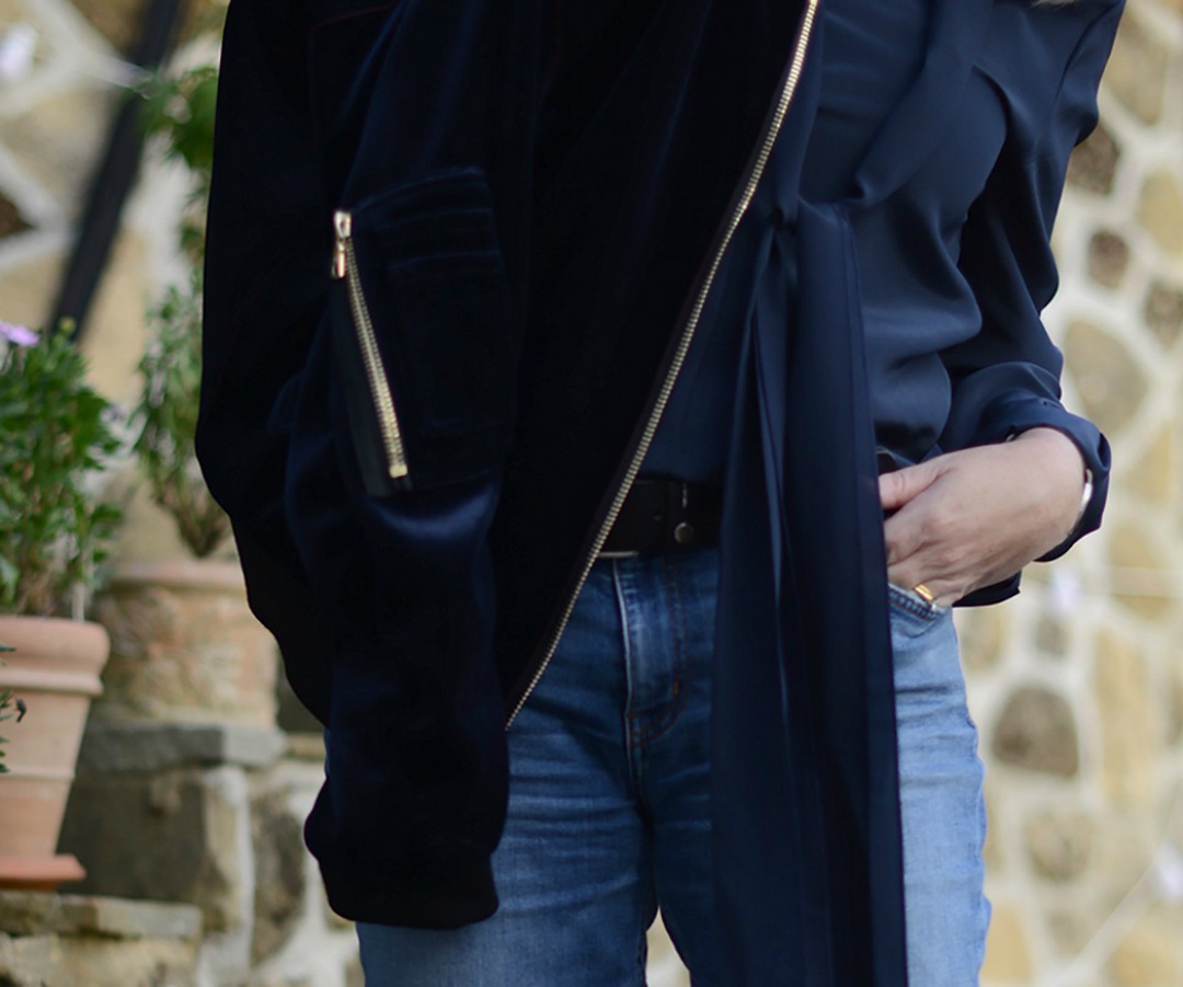 sandro velvet bomber jacket worn by fashion stylist and blogger sara delaney