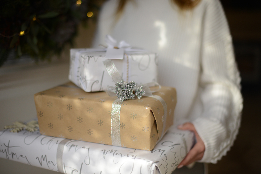 gift guide for kids and teens with the white company by stylist and fashion blogger sara delaney