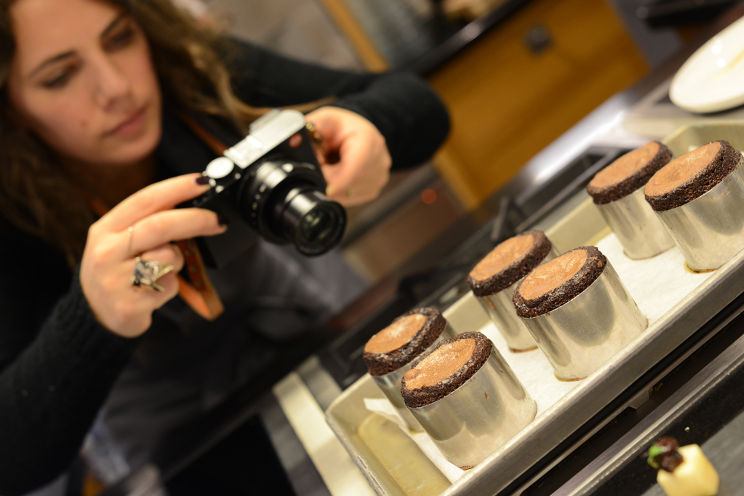 poppy loves photographing chocolate fondant at belmond le manoir raymond blanc cookery school