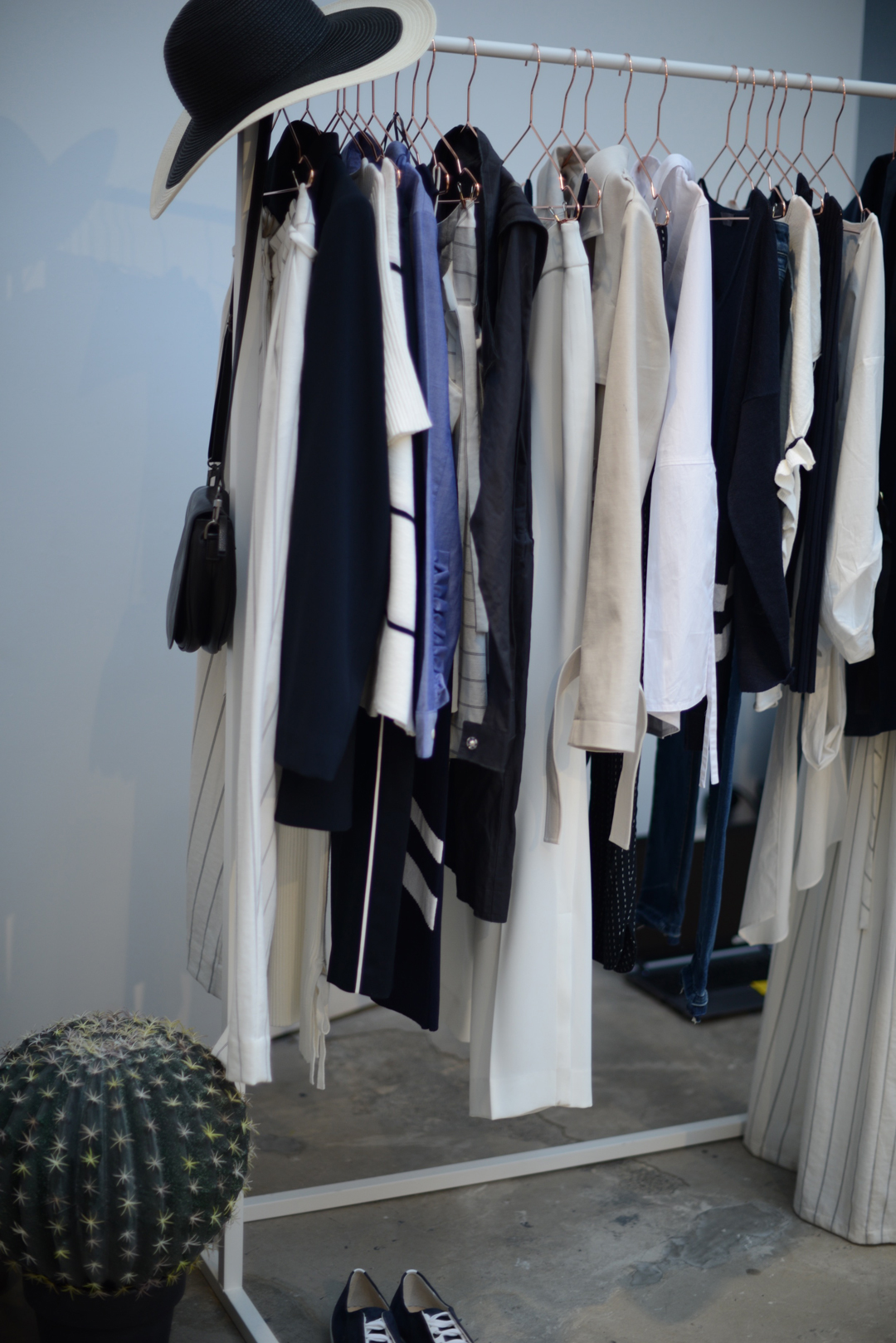 5 closet detox tips by stylist and fashion blogger sara delaney