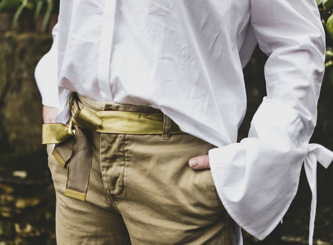 fashion stylist and blogger sara delaney wearing j.crew chinos