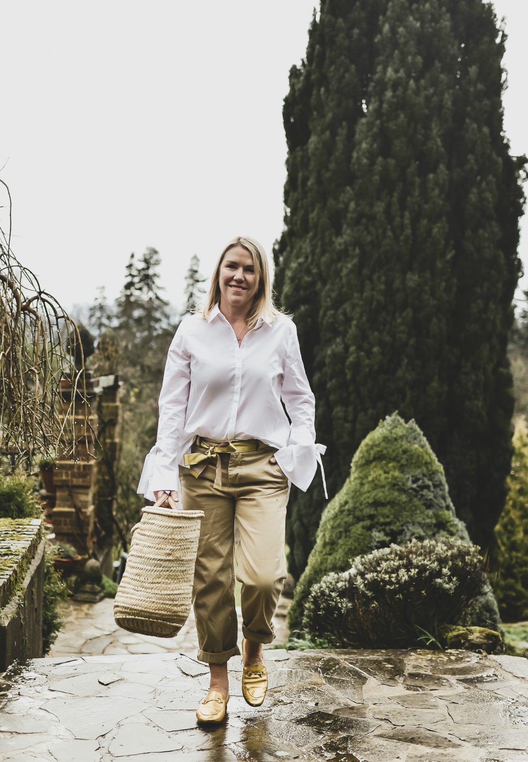 fashion stylist and blogger sara delaney wearing j.crew chinos