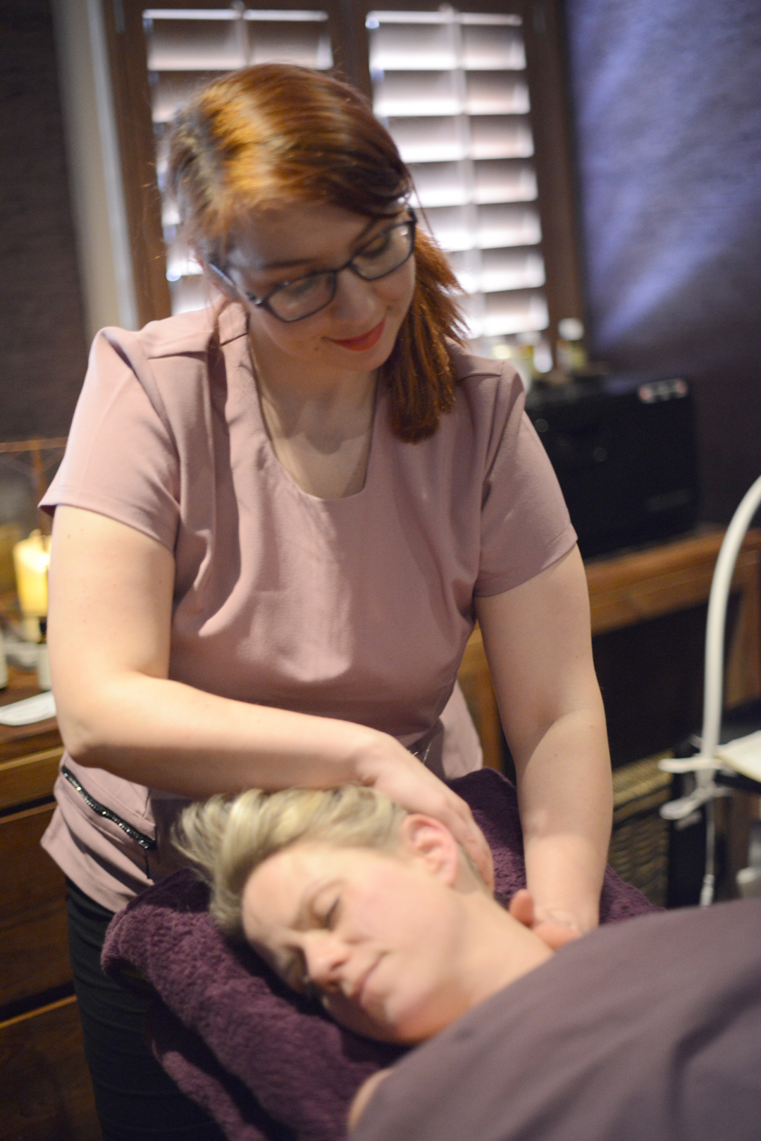 alex gorton from wear and where blog has a spa treatment at the aveda lifestyle salon and spa
