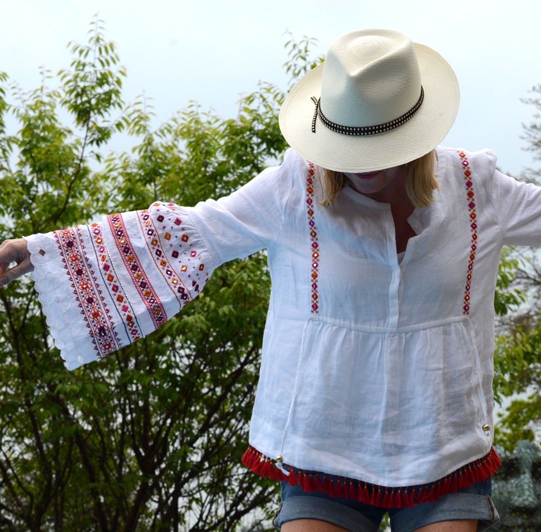 boho blouse from club monaco worn by stylist and blogger sara delaney